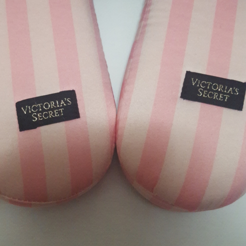 Slippers - Picture 2 of 4
